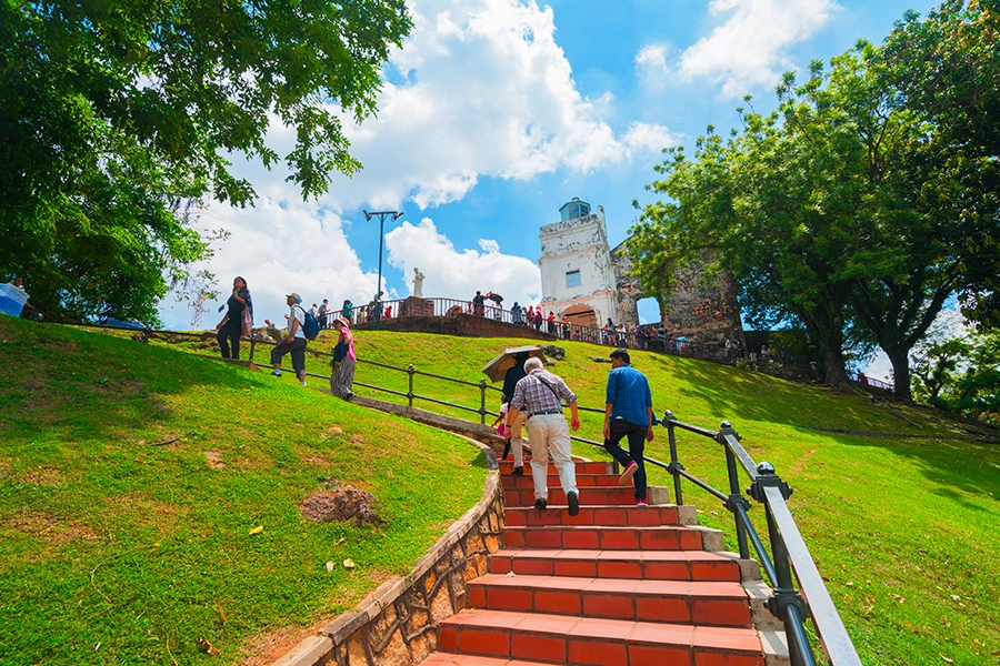 Bukit dan Gereja St.Paul