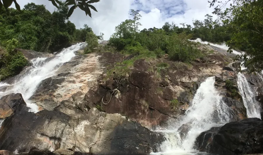 Wat Nam Tok Hin Lad