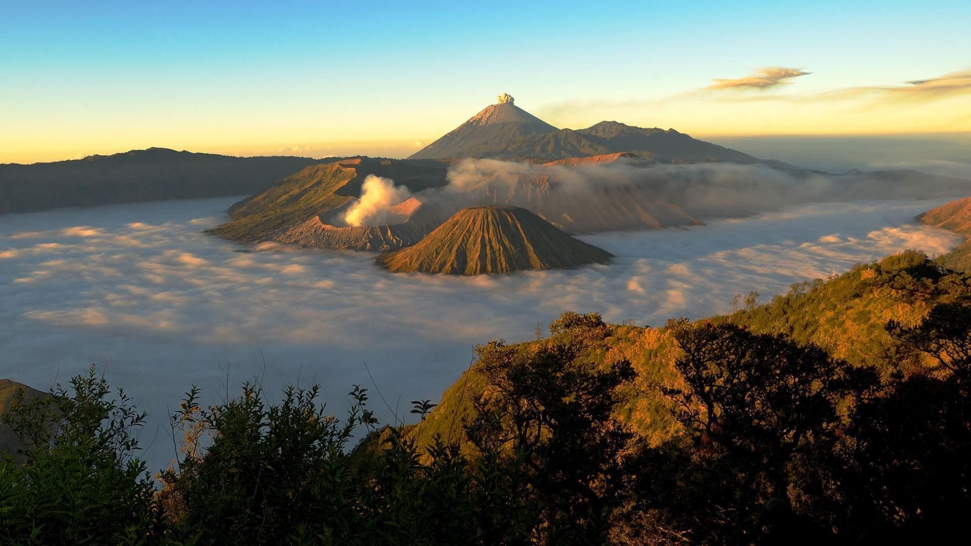10 Bukit Terbaik di Jawa Timur untuk Menikmati Sore
