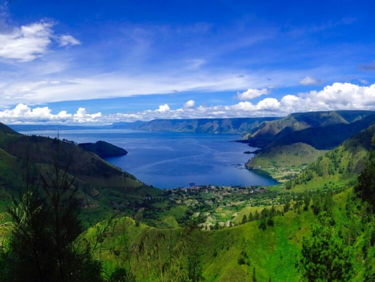 Destinasi wisata danau toba yang mempesona