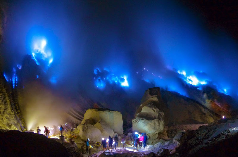9 Tempat Wisata Paling Berbahaya di Dunia, Salah Satunya di Sumatera Utara - Kawah Ijen