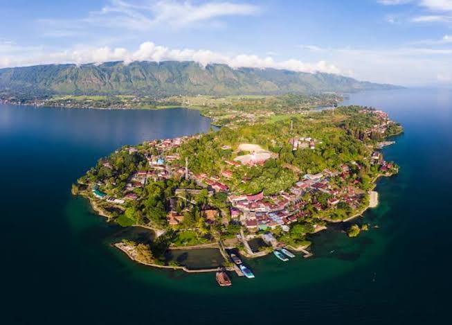 Wisata Apa Saja yang Ada di Danau Toba,Fishing Camp Siarubung,Ujung Silalahi,Desa Silalahi,Jembatan Tano Ponggol,Loken Barn Resort,Bukit Siadtaratas,Aek Sipangolu,The Kaldera Toba Nomadic Escape,Geosite Sipinsur,Pantai Batu Hoda Samosir,Pantai Batu Hoda Tigaras,Air Terjun Janji,Pantai Pasir Putih Parbaba,Pantai Bebas Parapat,Bukit Gajah Bobok,Aek Sipitu Dai,Huta Bolon,Taman Eden,Togaraja,Negeri di Atas Awan,Desa Tipang,Pusuk Buhit,Bukit Gibeon,Pantai Ardhana,Bukit Tarabunga,Bukit Simargalung Ombun,Pantai Lumban Bulbul,Bukit Senyum Motung,Menara Pandang Simanindo,Maulana Cafe & Villa,Aek Sipaulak Hosa,Pantai Tambunan,Tambunan Sunset Beach,Pantai Pasir Putih Parparean,Pantai Sipinggan,Pantai Lumban Silintong,Bukit Ruhuk Taduhan,Bukit Sibea-bea,Goa Baba Liang,Bukit Sitalmak-Talmak,Desa Siregar Aek Nalas,Wisata Anugerah Indah Sippan,Partungko Naginjang,Tuan Nagani Paradise,Panatapan Sileme-Leme,Bukit Indah Simarjarunjung,Sipatungan Hill,Batu Marompa,Bukit Holbung,Pulau Samosir,Air Terjun Sipiso piso,Desa Paropo,Museum,Wisata,Danau Toba Pulau Samosir