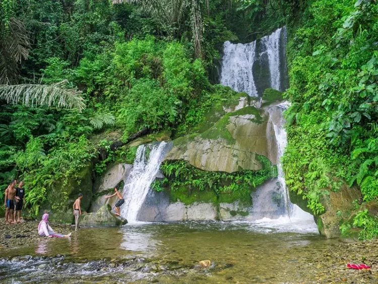 Taman eden 100 pesona wisata air terjun dan pegunungan di sekitar danau toba